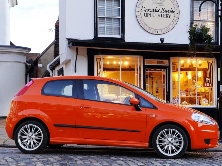  Fiat Grande Punto 3-Door 2006 года  (UK) (фото 7 из 16)